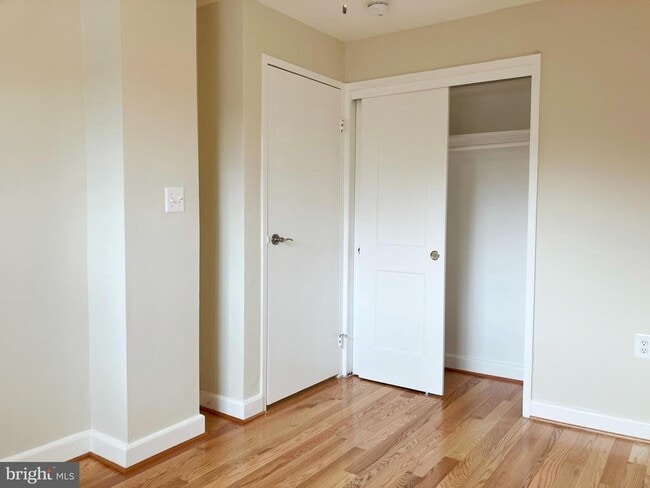 Building Photo - 428 Hampton Ct