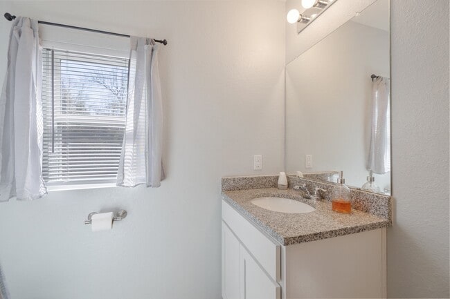 Building Photo - 196 Goldenrod