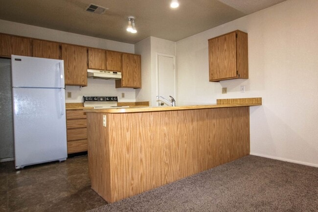 Building Photo - Montana Terrace Condo