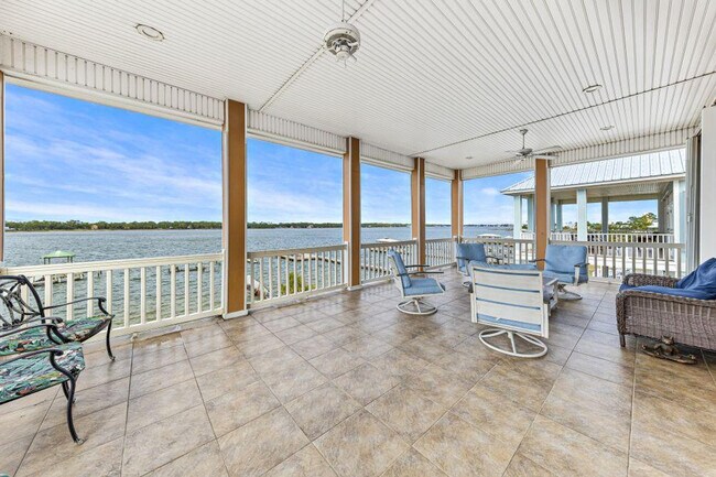 Building Photo - 1242 W Lagoon Ave