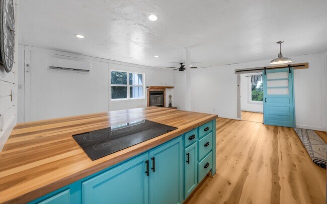 Building Photo - 10011 Little Creek Cir