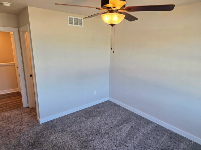 Building Photo - 6951 Bluebell Ct