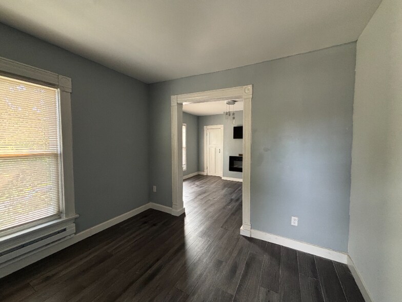 Building Photo - 3046 Bryant Ave S