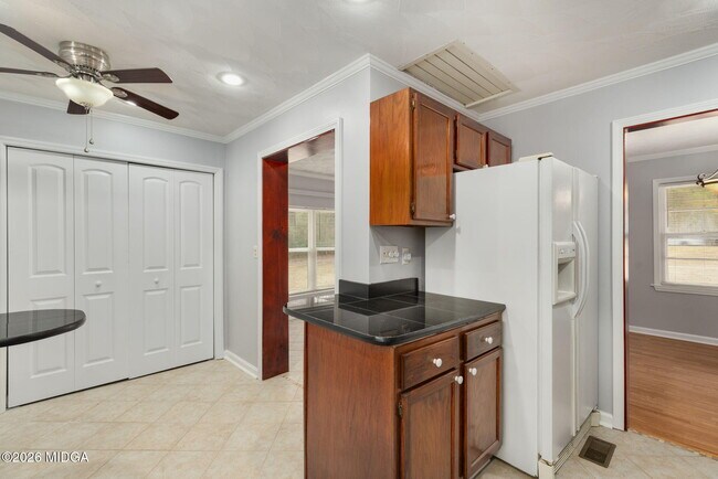 Building Photo - 1496 Wesleyan Dr