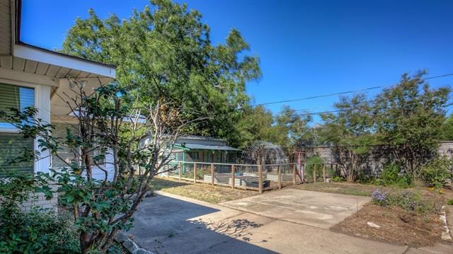 Building Photo - 6562 Locke Ave