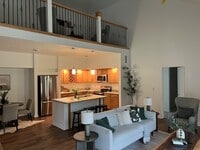 Building Photo - 2703 Pond Dr