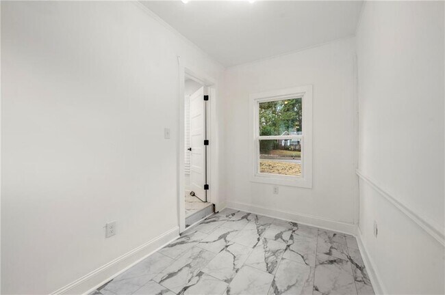 Building Photo - 641 Hamilton E Holmes Dr NW