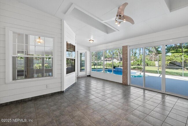 Building Photo - 4851 Jaybird Cir N