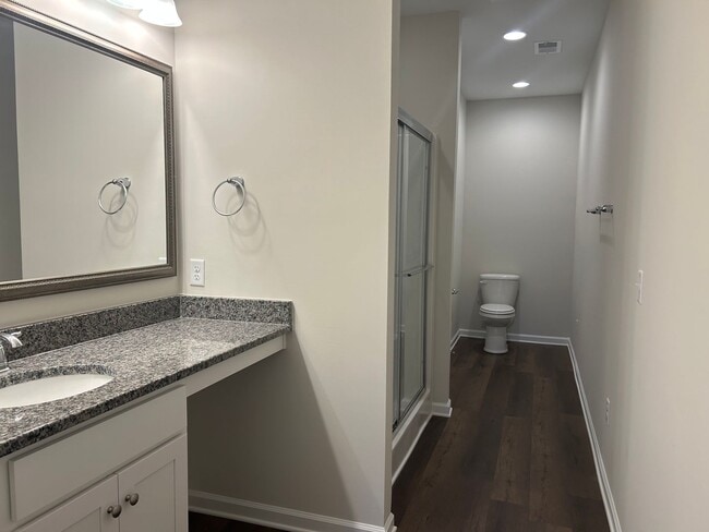 Building Photo - Modern 3BR/3BA Single-Level Townhome in Trolley Run – Like New!