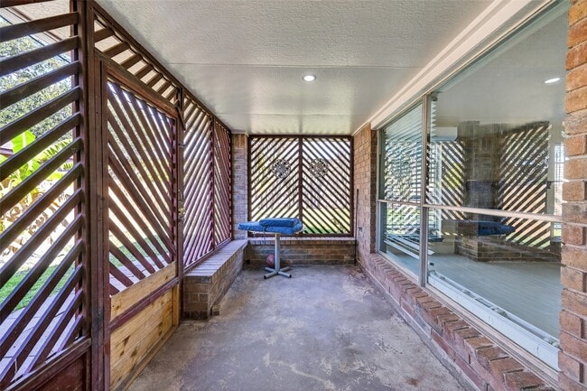 Building Photo - 7534 8 Willows Rd