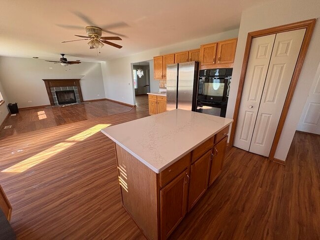 Building Photo - 23901 Cahills Way