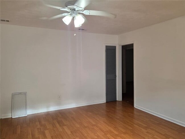 Building Photo - 4751 Valley Dale Dr SW