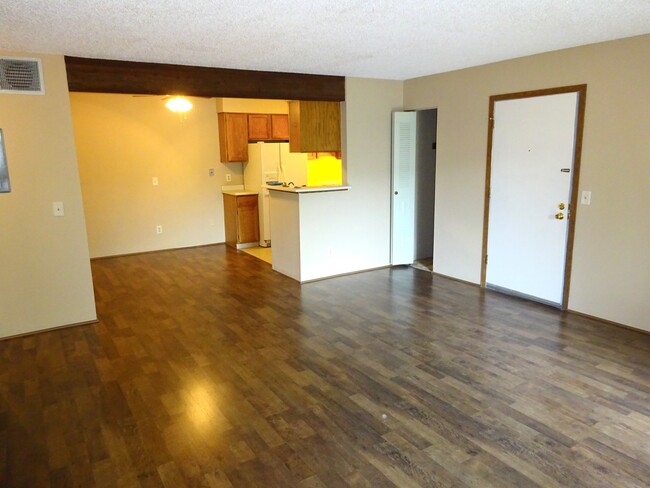 Building Photo - Charming 1 Bedroom 1 Bath First Floor Cond...