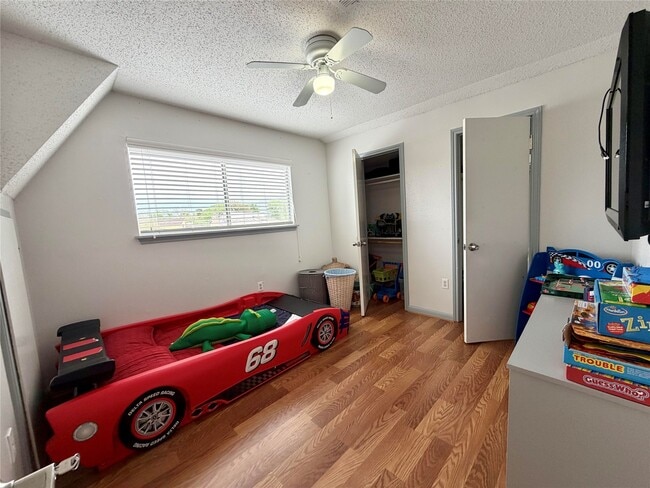 Building Photo - 15111 Chasehill Dr