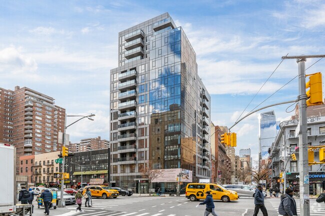 Building Photo - 300 W 30th St