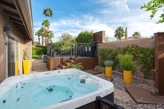 Building Photo - 1289 E Caleta Way