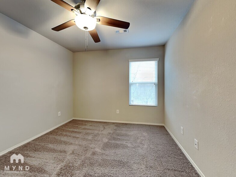 Building Photo - 940 Pinehurst Loop