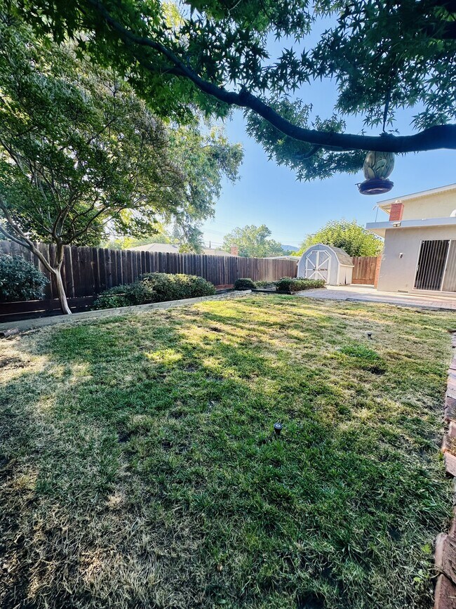 Building Photo - 3178 Hillview Ct
