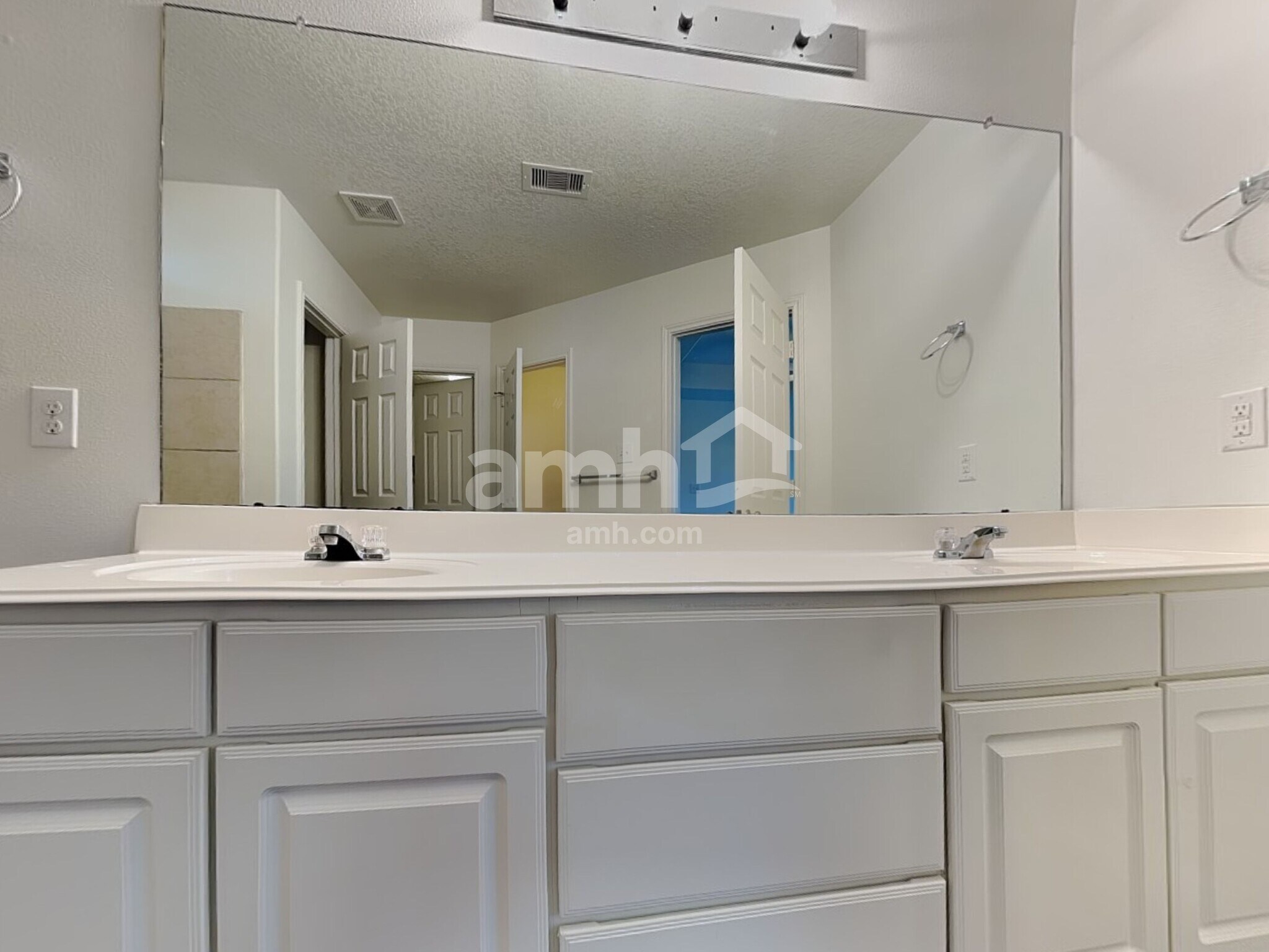 Building Photo - 2407 Aspen Dale Dr