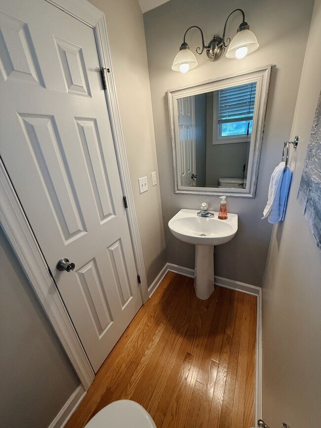 Building Photo - Spacious 2-Bedroom Townhome in Amenity-Ric...