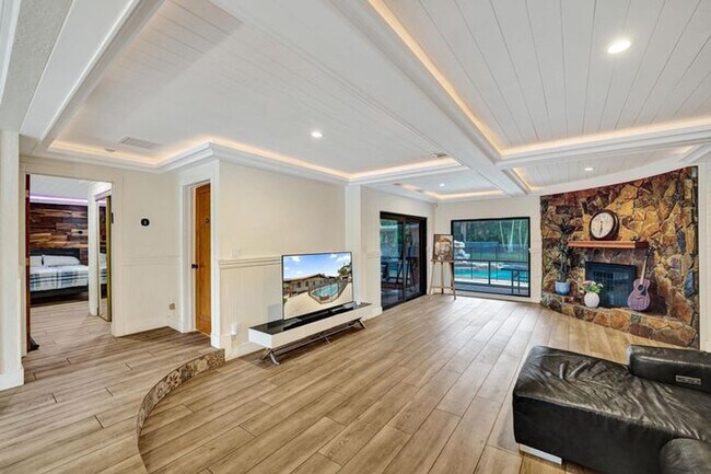 Building Photo - 5612 Harding St