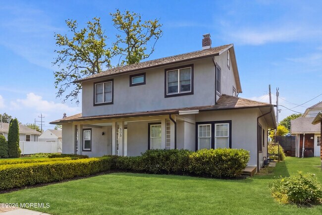 Building Photo - 505 Laurel Ave