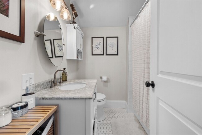 Building Photo - 38 Mead St