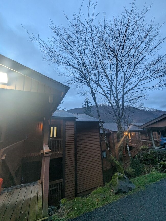 Primary Photo - 2 bed/1 bath Crowhill condo on Douglas- Unfurnished