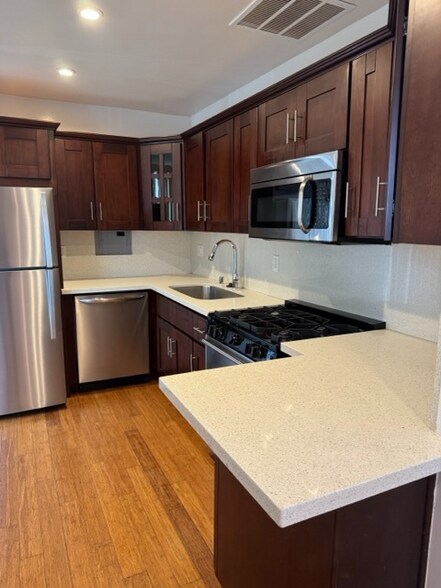 Building Photo - 5567 Inglewood Blvd