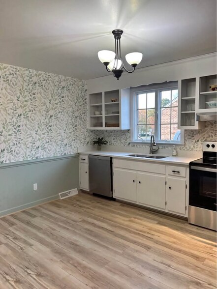 Building Photo - 1030 Briarcliffe Dr