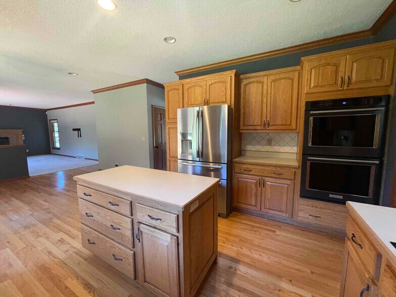 Building Photo - 1895 Highbank Dr