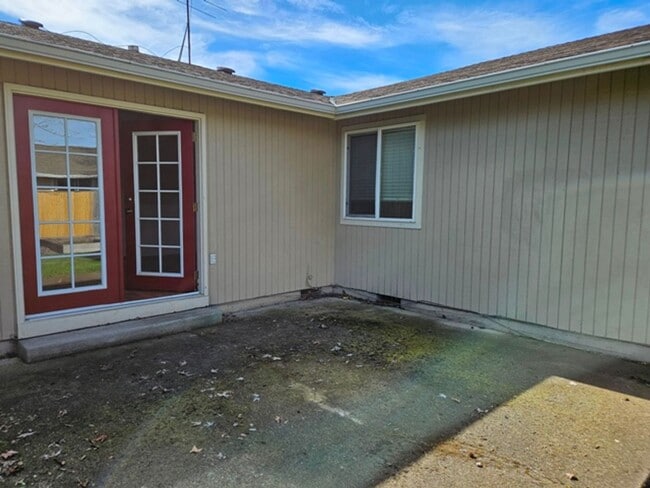 Building Photo - 3Bd/2Ba Single Story Home-For viewing!