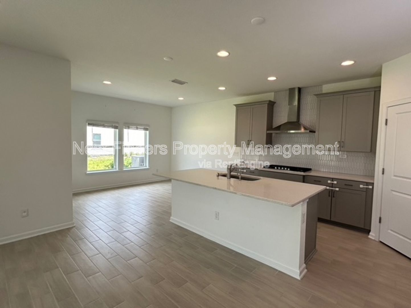 Building Photo - 42 Golden Fern Dr