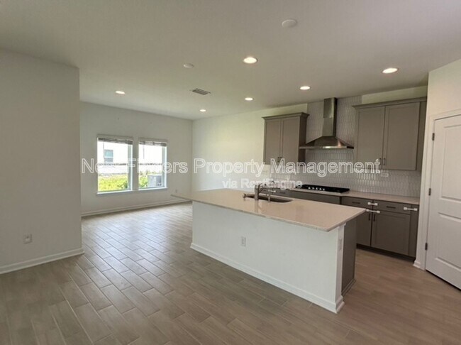 Building Photo - 42 Golden Fern Dr