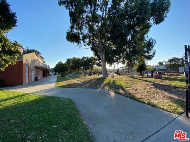 Building Photo - 1818 Stoner Ave