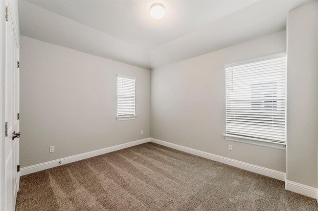 Building Photo - 157 Riverhill Dr