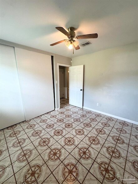 Building Photo - 802 Blue Springs Dr