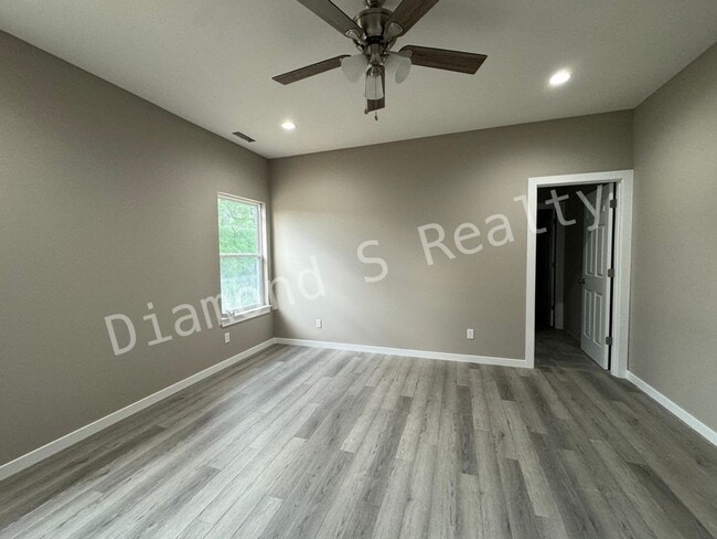 Building Photo - Gorgeous Two-Story Home Available Early July - 4 Bed/2.5 Bath