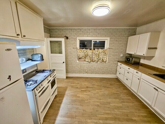 Building Photo - 511 Locust St