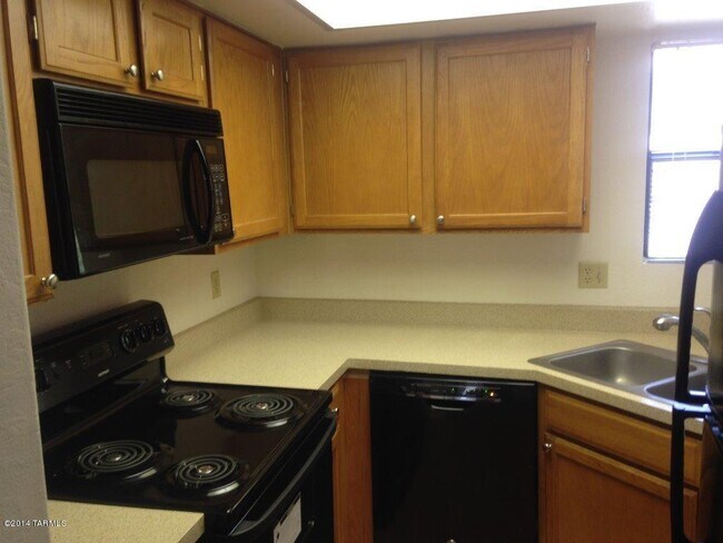 Building Photo - 5800 N Kolb Rd