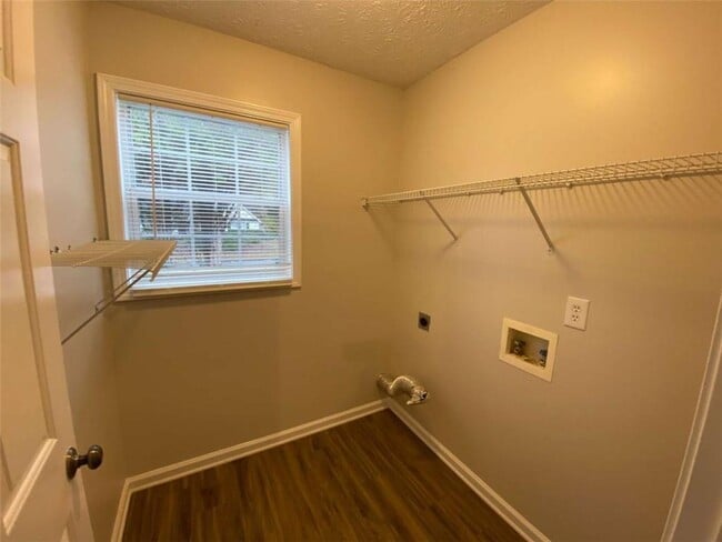 Building Photo - 4343 Grey Park Dr NE