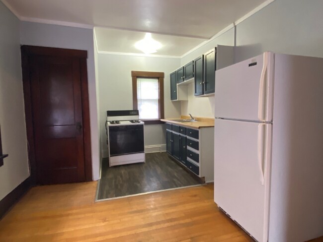 Building Photo - 1405 S 10th St