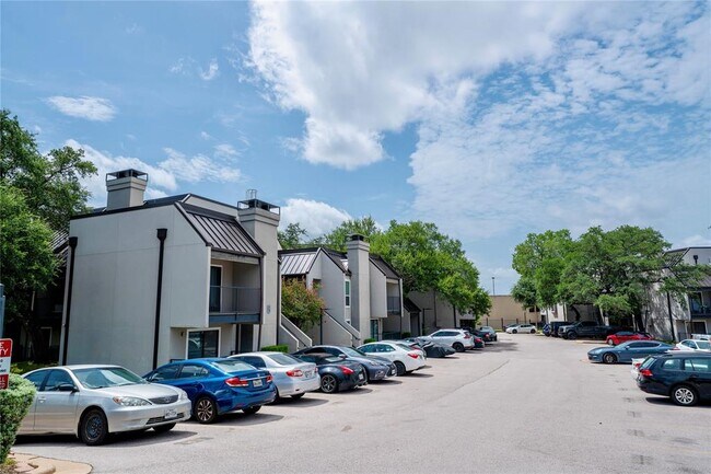 Building Photo - 935 La Posada Dr