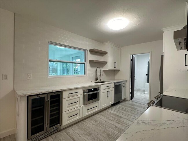 Building Photo - 4300 Avanti Cir