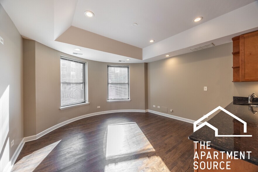 Building Photo - 4010 S Calumet Ave