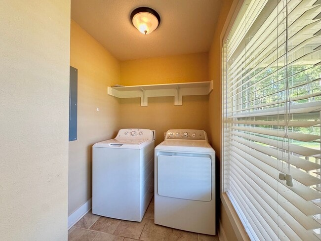 Building Photo - The Home You’ve Been Searching For!