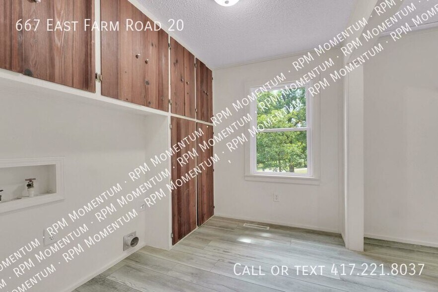 Building Photo - 667 E Farm Rd 20
