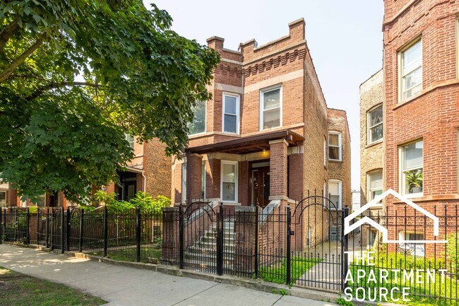 Building Photo - 2118 N Avers Ave