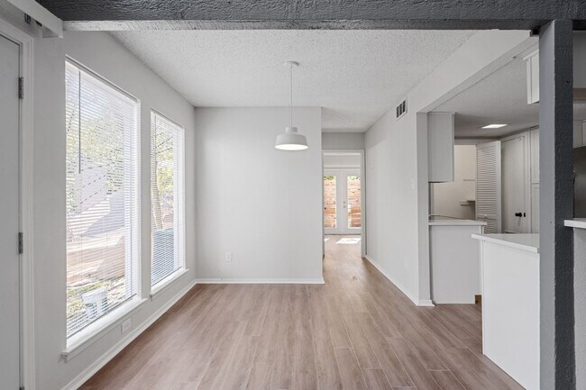 Building Photo - Spacious 3BR Far West Duplex with Loft & Private Deck