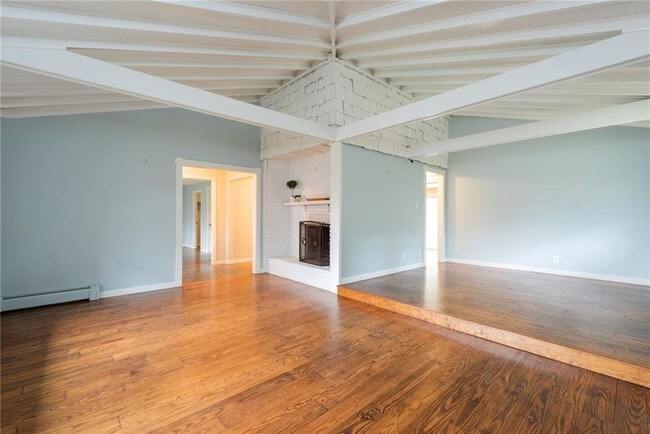 Building Photo - 7 Cowsill Ln